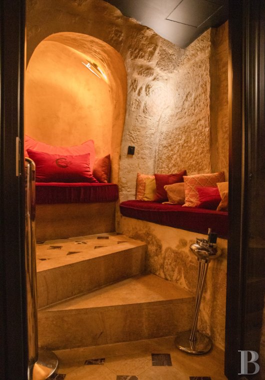 À Paris, dans le Quartier latin,  un ensemble de caves dans un immeuble du 17e siècle aménagées en lieu de réception - photo  n°17